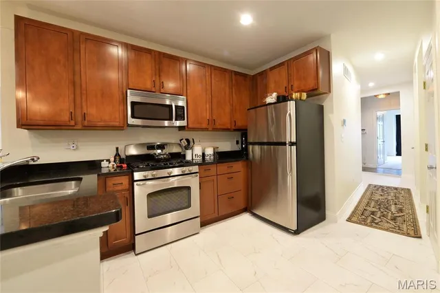 $2,495 | 4317 Maryland Avenue, Unit 1W, St. Louis, MO 63108