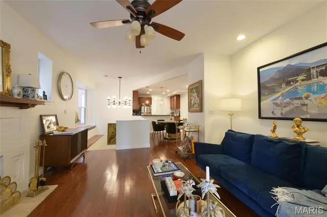 $2,495 | 4317 Maryland Avenue, Unit 1W, St. Louis, MO 63108