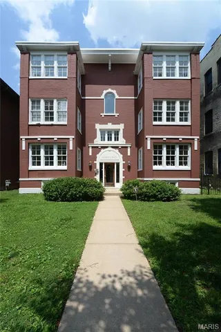 $2,495 | 4317 Maryland Avenue, Unit 1W, St. Louis, MO 63108