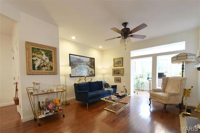 $2,495 | 4317 Maryland Avenue, Unit 1W, St. Louis, MO 63108