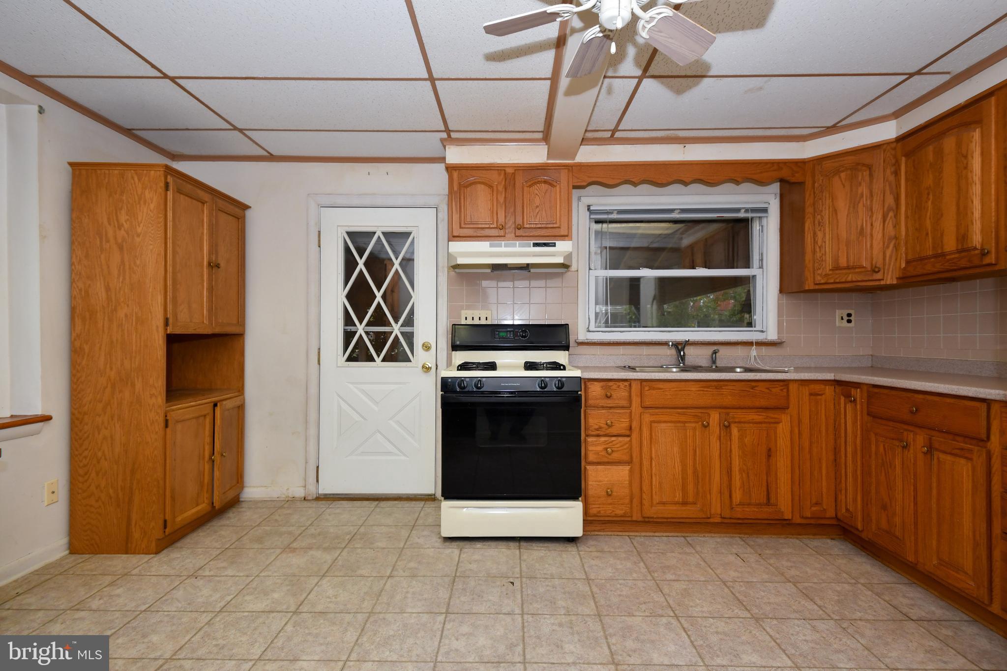 457 Torner Road Baltimore, MD 21221 - Photo 12 of 59 Country Kitchen View from living room