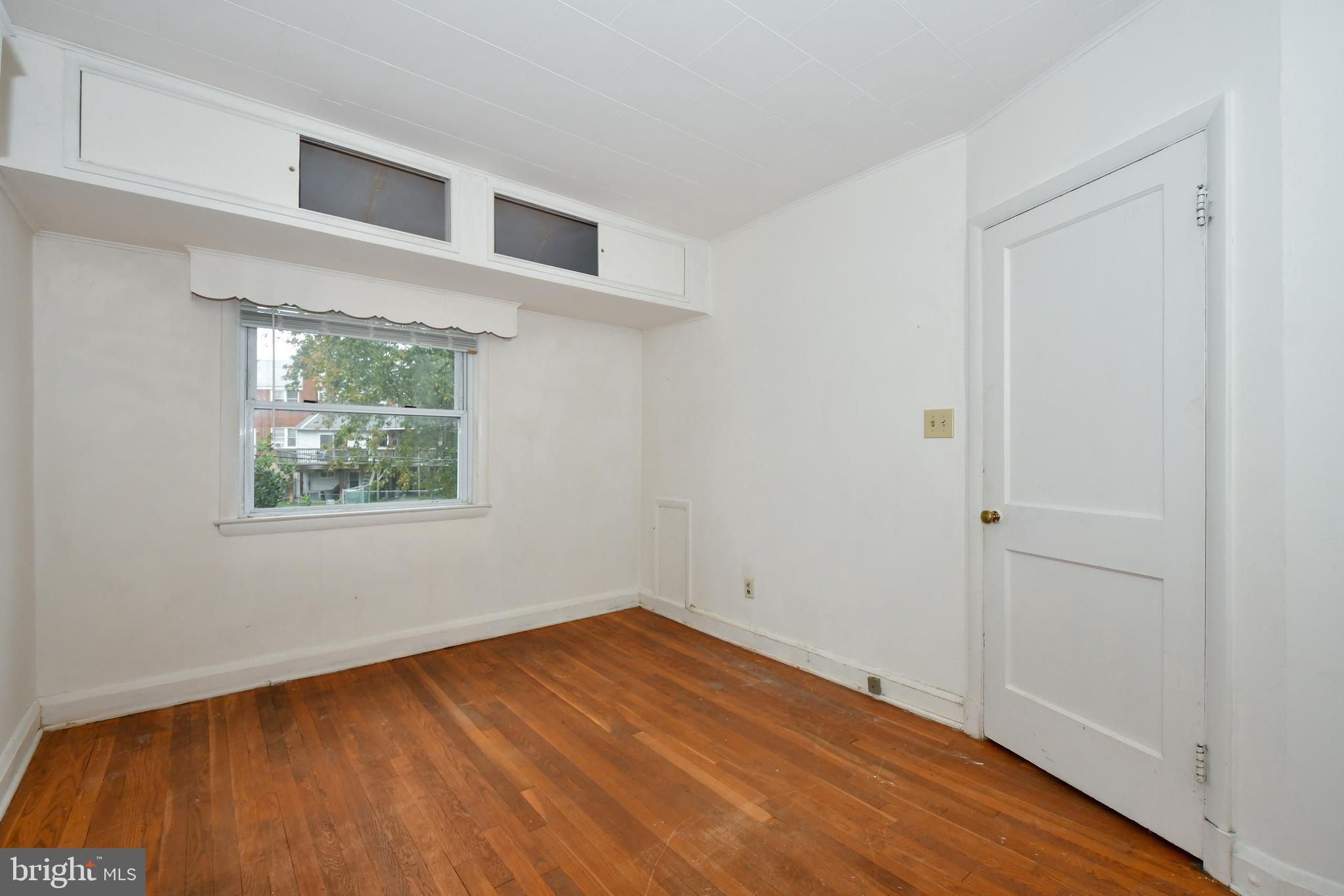 457 Torner Road Baltimore, MD 21221 - Photo 15 of 59 Largest bedroom with storage area view
