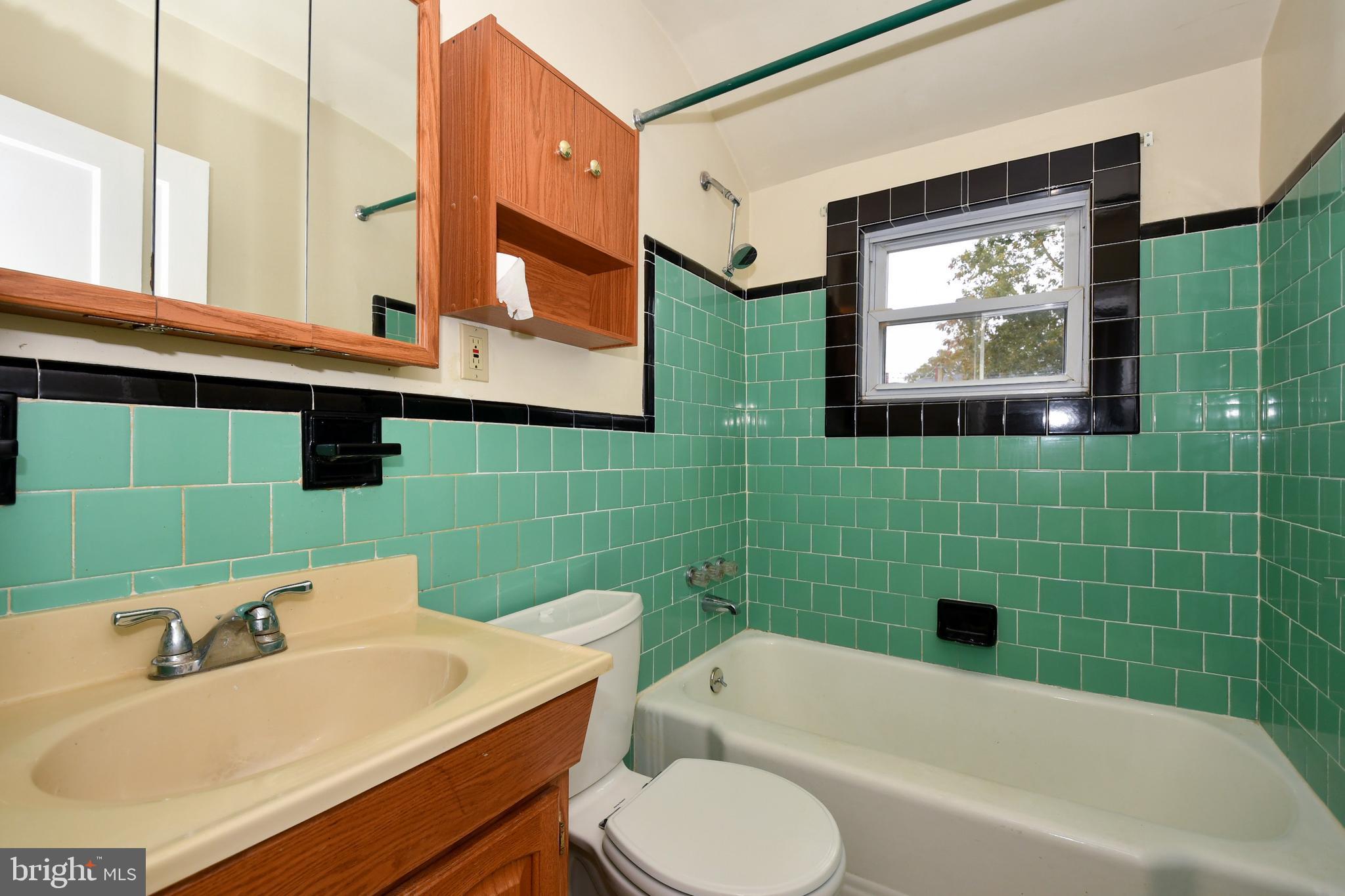 457 Torner Road Baltimore, MD 21221 - Photo 26 of 59 Upper level bathroom