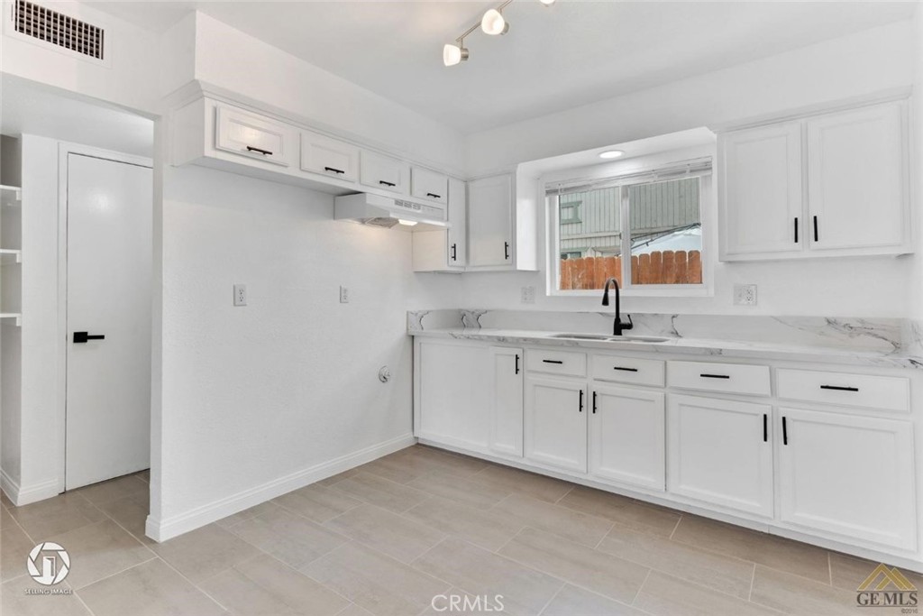 900 Pacheco Road Bakersfield, CA 93307 - Photo 8 of 20