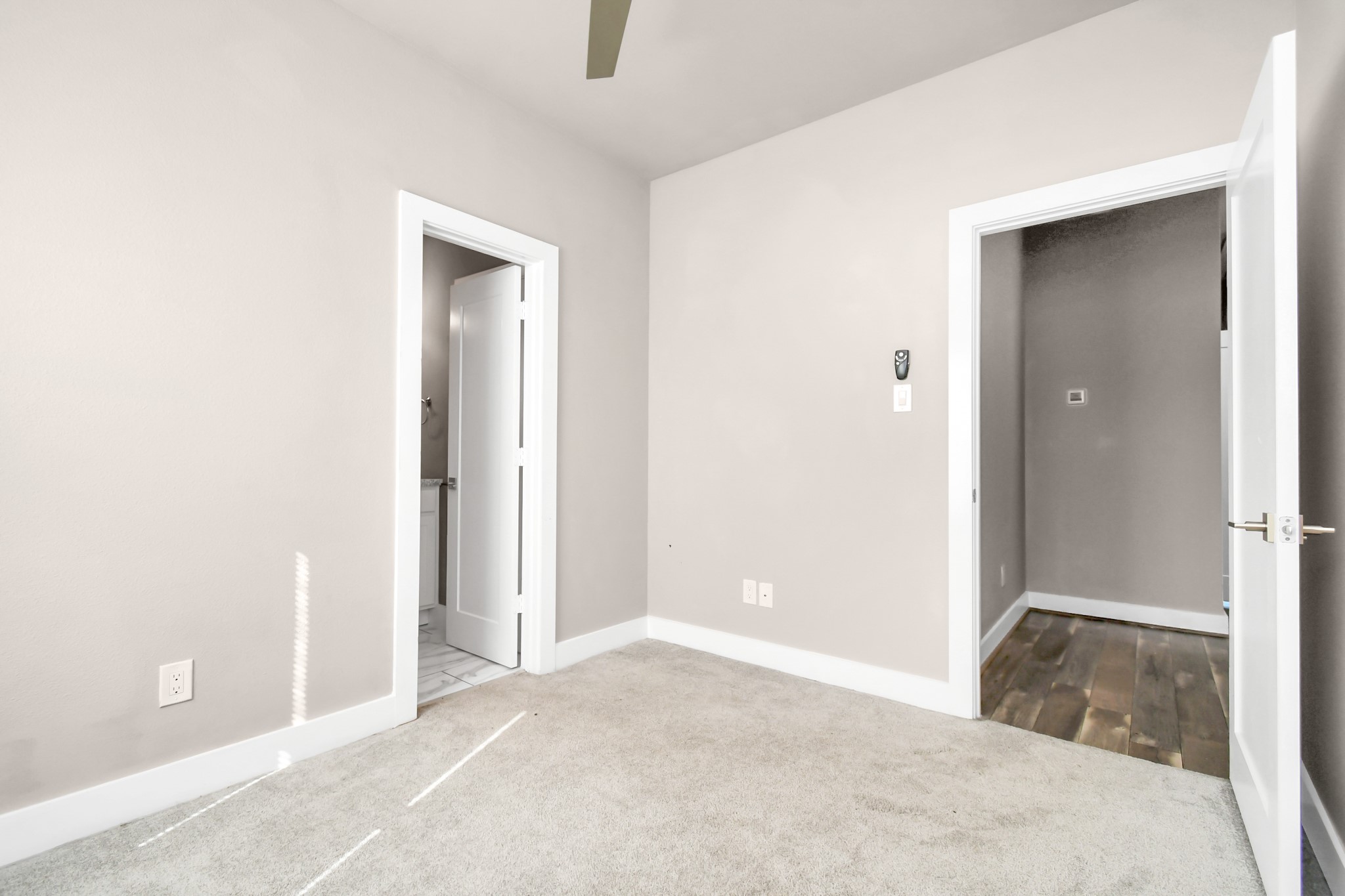 3538 Noah Street Houston, TX 77021 - Photo 15 of 33 a bedroom with a bed and a mirror