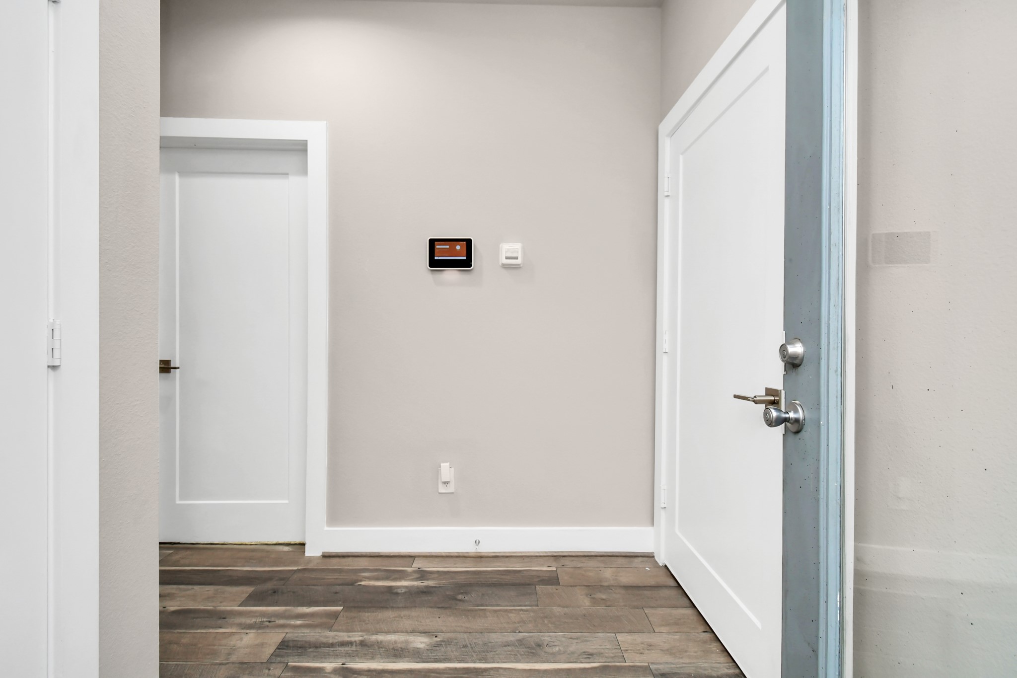 3538 Noah Street Houston, TX 77021 - Photo 2 of 33 a view of a bathroom