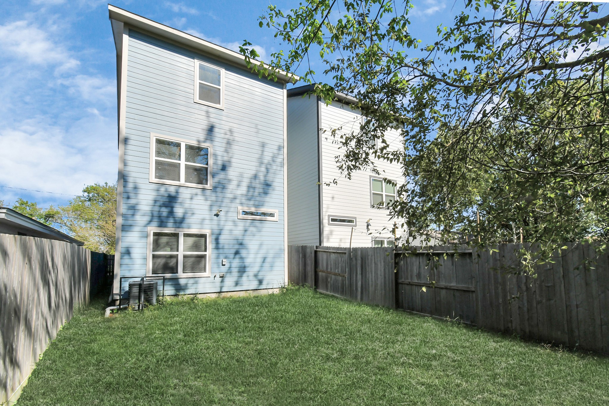 3538 Noah Street Houston, TX 77021 - Photo 27 of 33 a view of backyard with garden