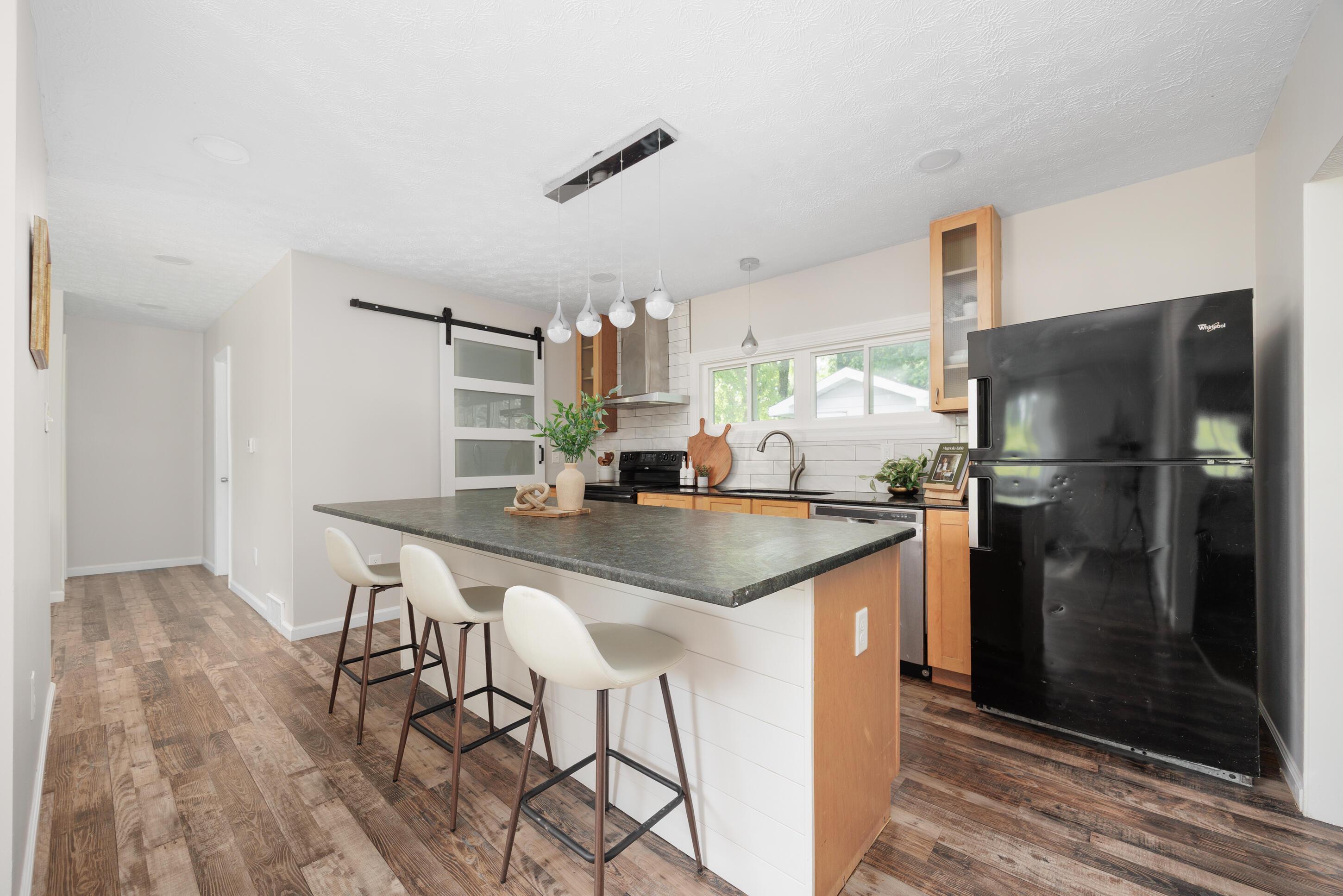 1366 Dyer Road Grove City, OH 43123 - Photo 10 of 49 Kitchen