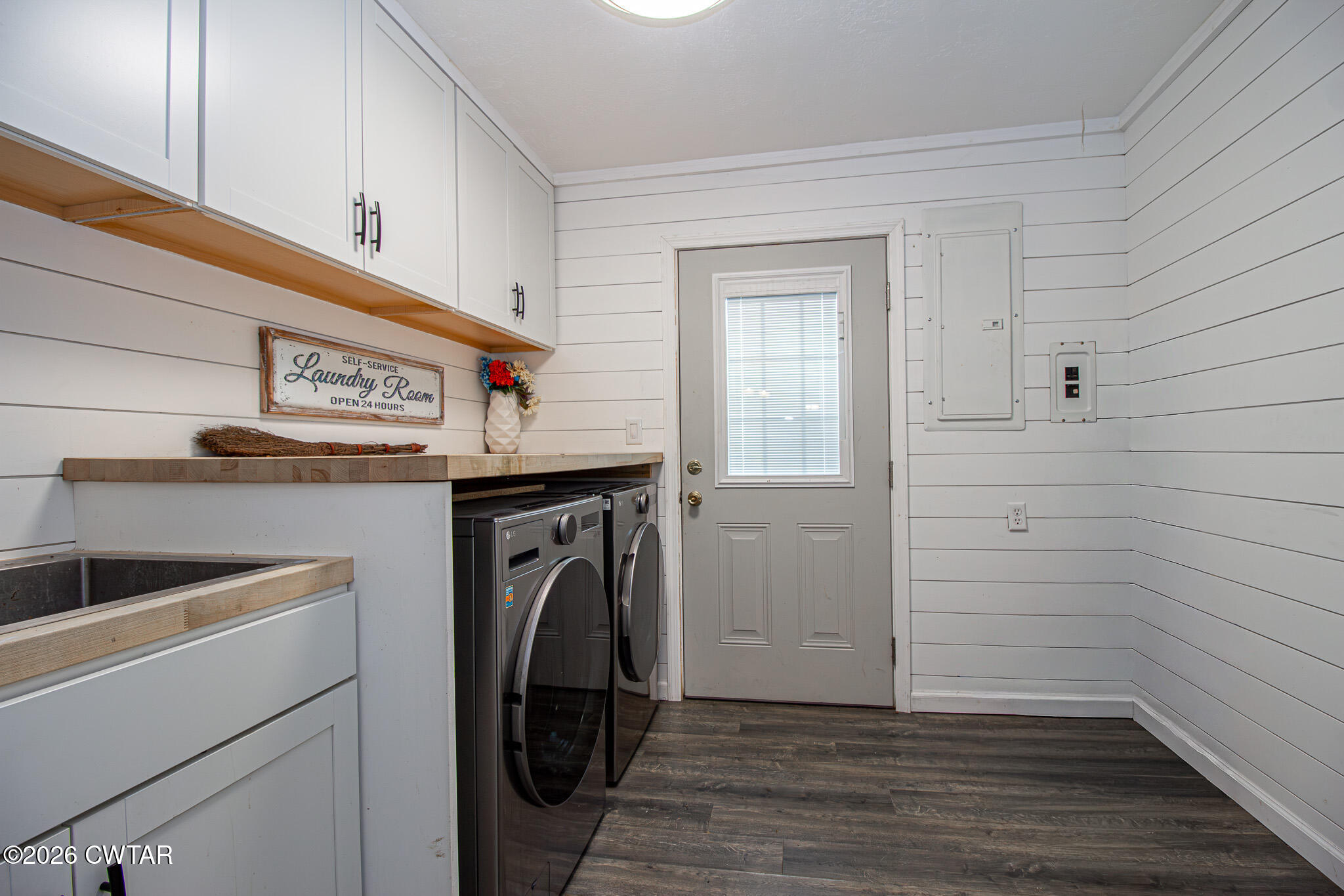 3075 Arnold Street Milan, TN 38358 - Photo 18 of 24 a utility room with dryer and washer