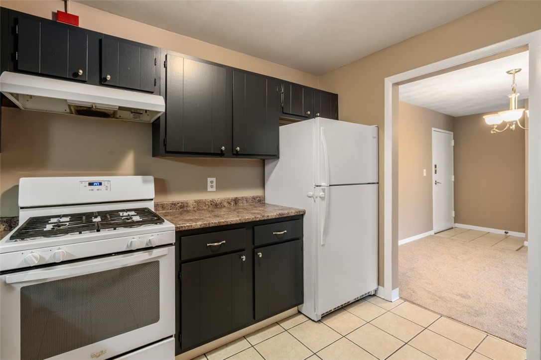 756 Quaker Lane, Unit A210 Warwick, RI 02818 - Photo 4 of 17