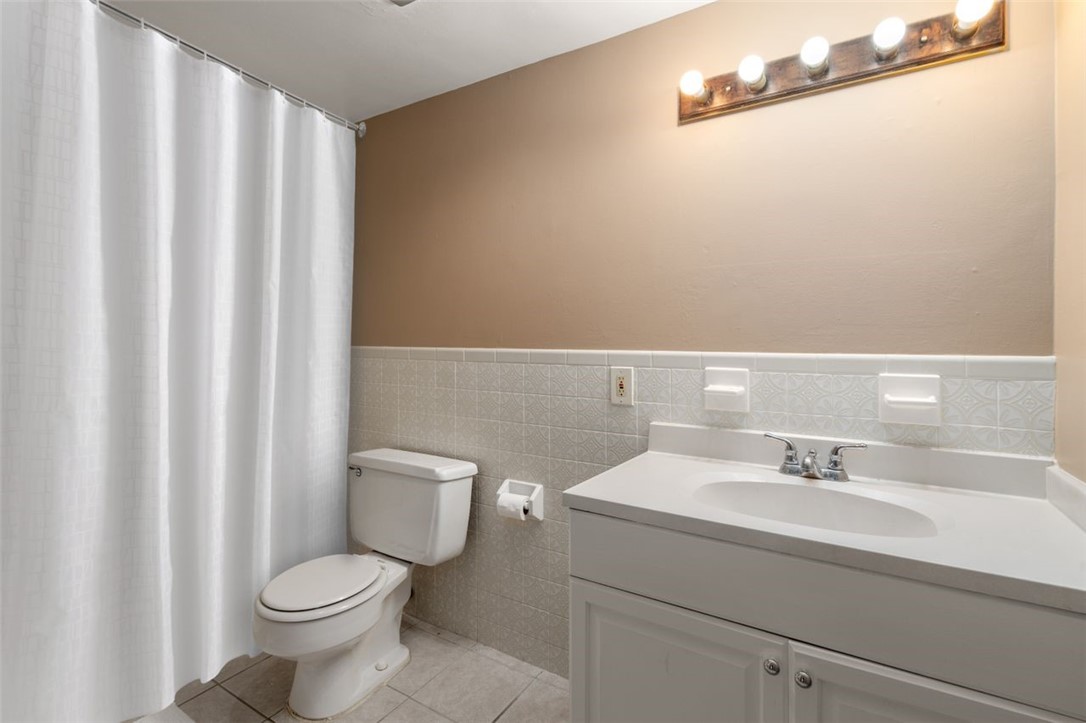 756 Quaker Lane, Unit A210 Warwick, RI 02818 - Photo 6 of 17