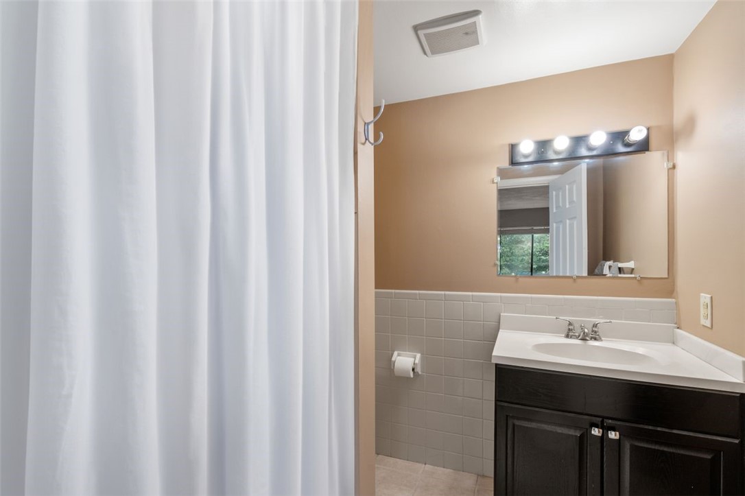 756 Quaker Lane, Unit A210 Warwick, RI 02818 - Photo 9 of 17