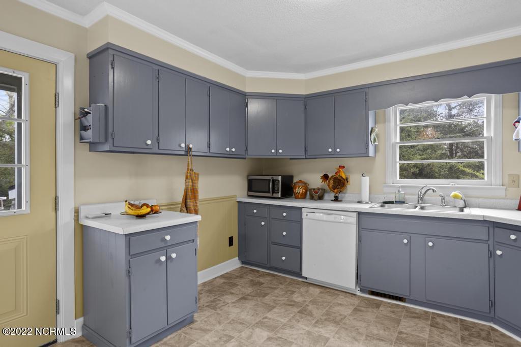 167 Peninsula Manor Road Hubert, NC 28539 - Photo 11 of 39 kitchen