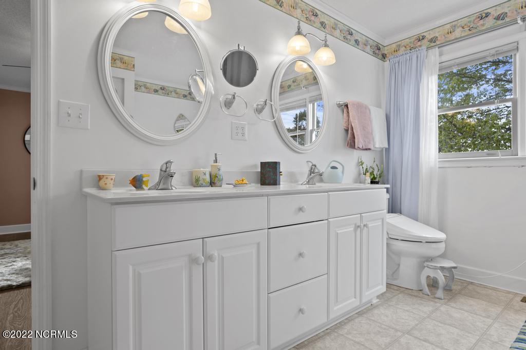 167 Peninsula Manor Road Hubert, NC 28539 - Photo 25 of 39 Master bath