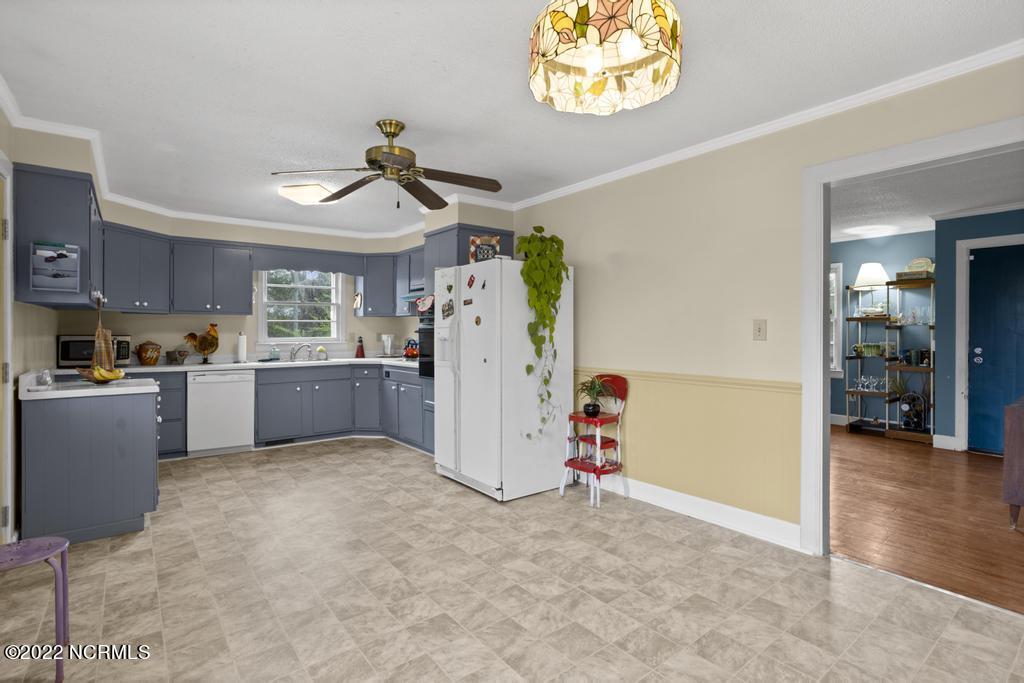 167 Peninsula Manor Road Hubert, NC 28539 - Photo 8 of 39 kitchen