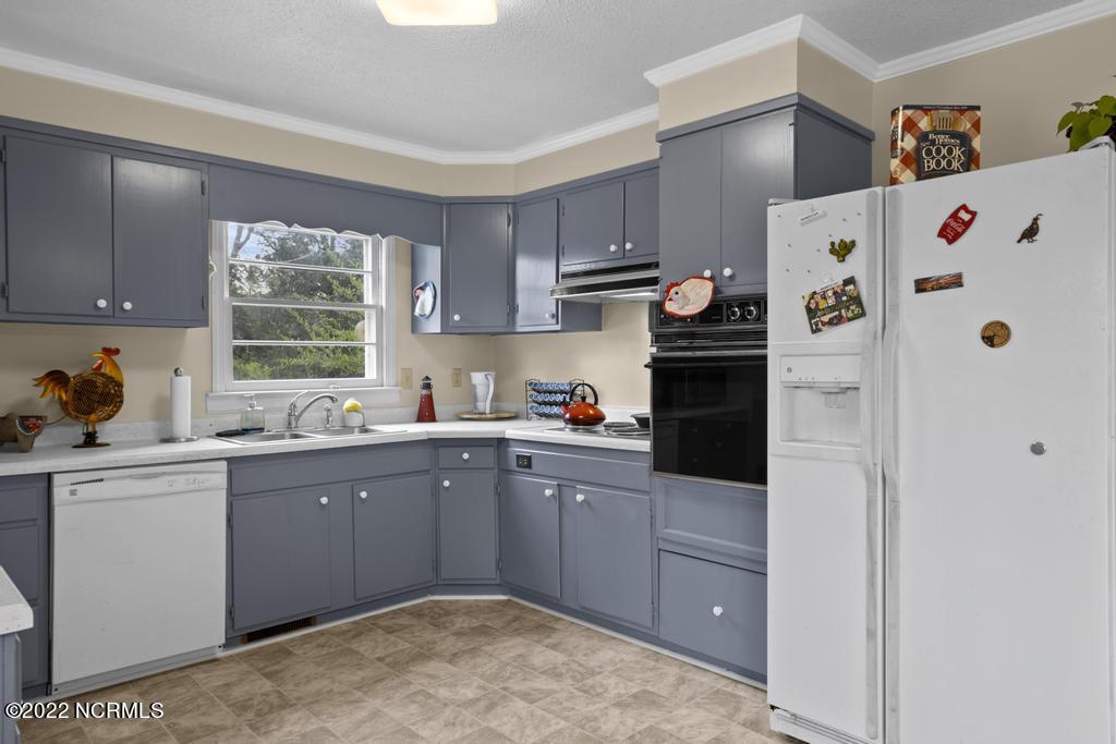 167 Peninsula Manor Road Hubert, NC 28539 - Photo 10 of 39 kitchen