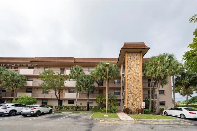 $159,999 | 4940 East Sabal Palm Boulevard, Unit PH414, Tamarac, FL 33319