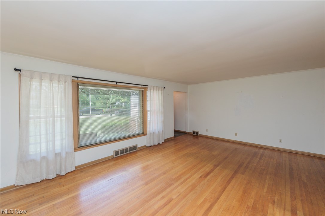 15425 Glynn Road Cleveland, OH 44112 - Photo 2 of 35 Gallery Image 2