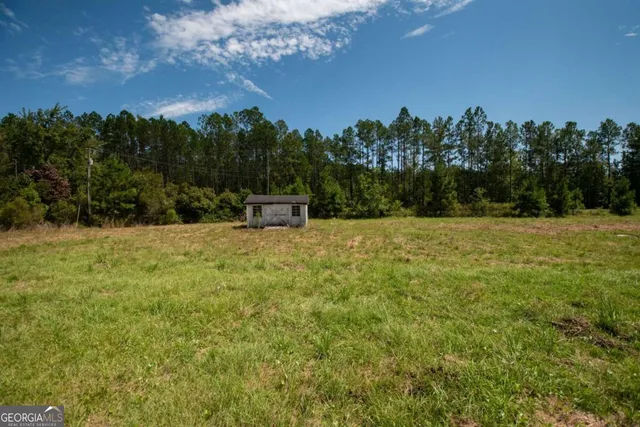 a view of a outdoor space and a yard