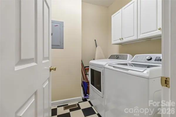 $700,000 | 6208 Highview Road, Matthews, NC 28104