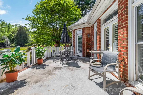 $700,000 | 6208 Highview Road, Matthews, NC 28104