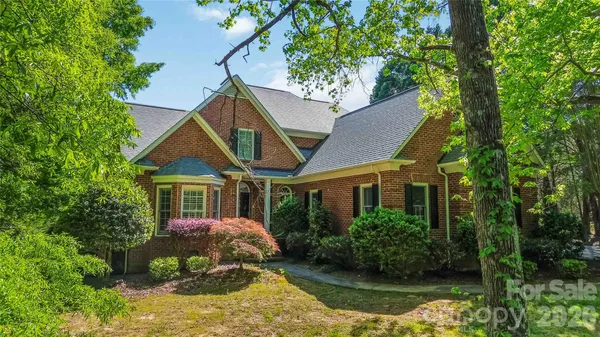 $700,000 | 6208 Highview Road, Matthews, NC 28104