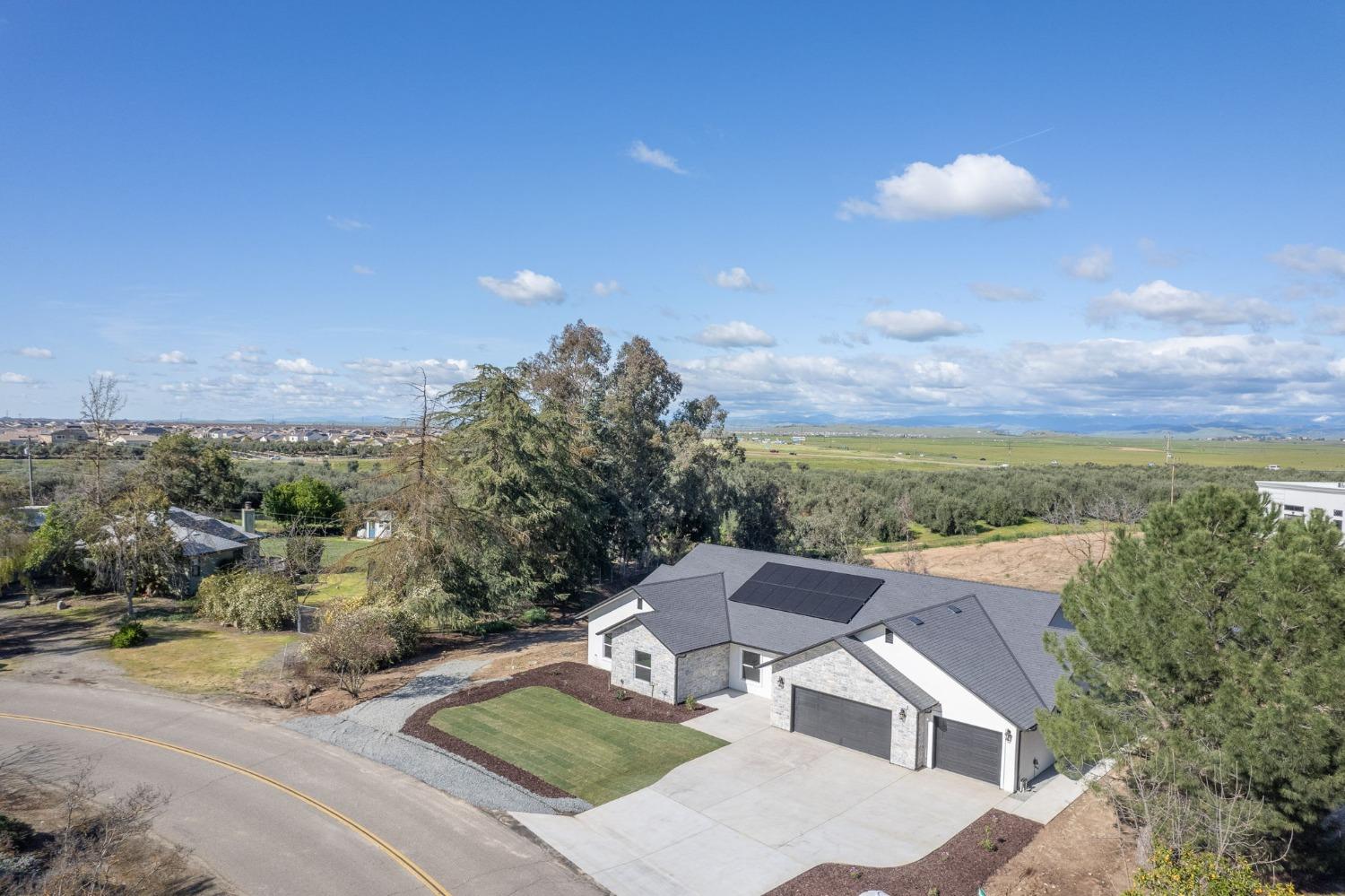 11271 Mountain View Drive Madera, CA 93636 - Photo 69 of 73 a view of a city from a terrace