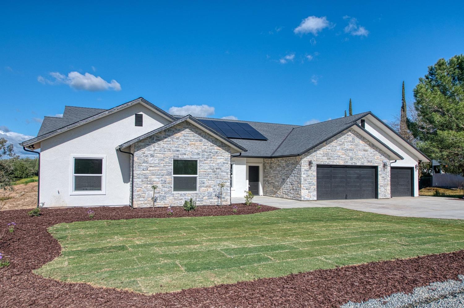 11271 Mountain View Drive Madera, CA 93636 - Photo 72 of 73 a front view of house with yard and green space