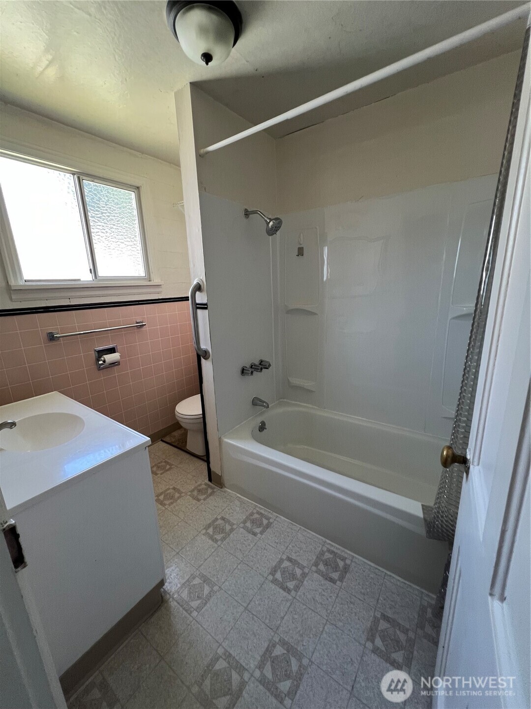 2219 Rockefeller Avenue Everett, WA 98201 - Photo 10 of 25