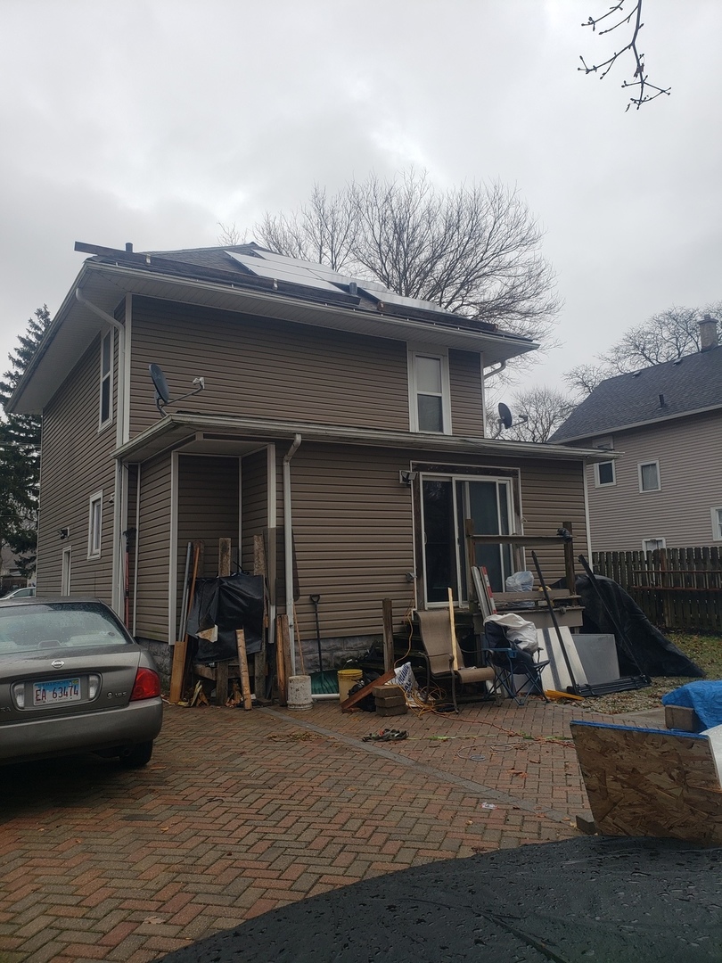 538 North View Street Aurora, IL 60506 - Photo 2 of 4 a view of a car park in front of house