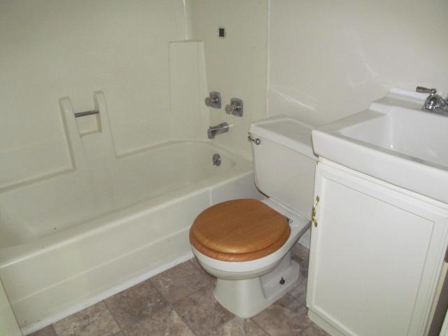 115 Tusculum Road Antioch, TN 37013 - Photo 6 of 8 Guest Bathroom