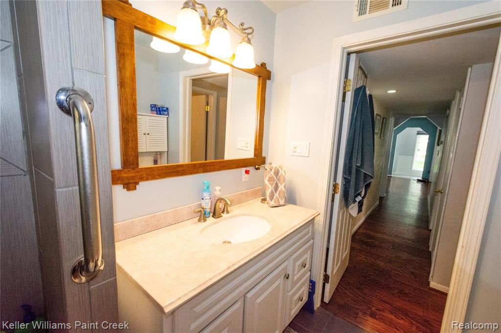 3171 Hessel Avenue Rochester Hills, MI 48307 - Photo 14 of 21