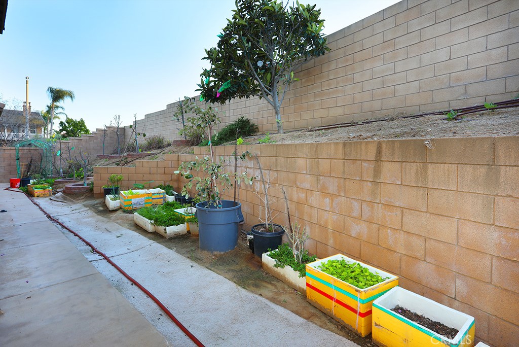 12253 Baird Way Riverside, CA 92505 - Photo 19 of 57