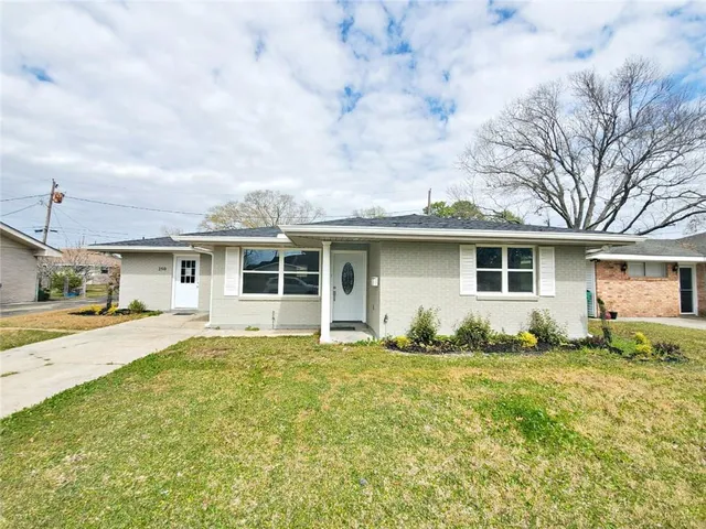 $329,000 | 250 Willow Drive, Gretna, LA 70053
