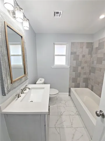 $329,000 | 250 Willow Drive, Gretna, LA 70053