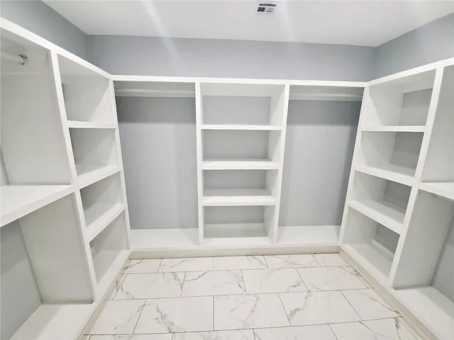 $329,000 | 250 Willow Drive, Gretna, LA 70053