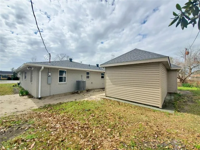 $329,000 | 250 Willow Drive, Gretna, LA 70053