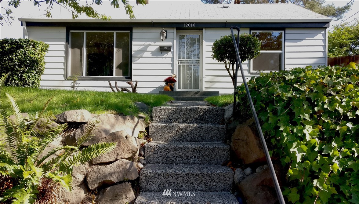 12016 Renton Avenue South Seattle, WA 98178 - Photo 3 of 15 Gallery Image 3