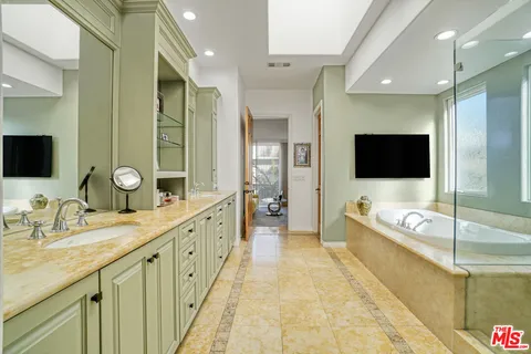 $4,000,000 | 3705 Esplanade, Marina del Rey, CA 90292