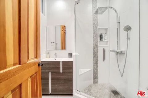 $4,000,000 | 3705 Esplanade, Marina del Rey, CA 90292