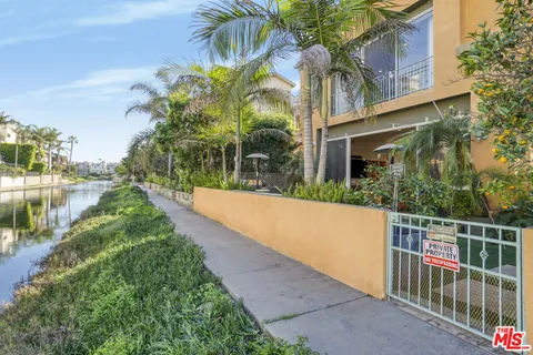 $4,000,000 | 3705 Esplanade, Marina del Rey, CA 90292
