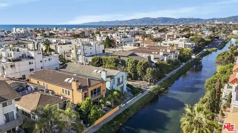 $4,000,000 | 3705 Esplanade, Marina del Rey, CA 90292