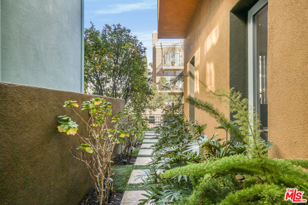 3705 Esplanade Marina del Rey, CA 90292 - Photo 4 of 36