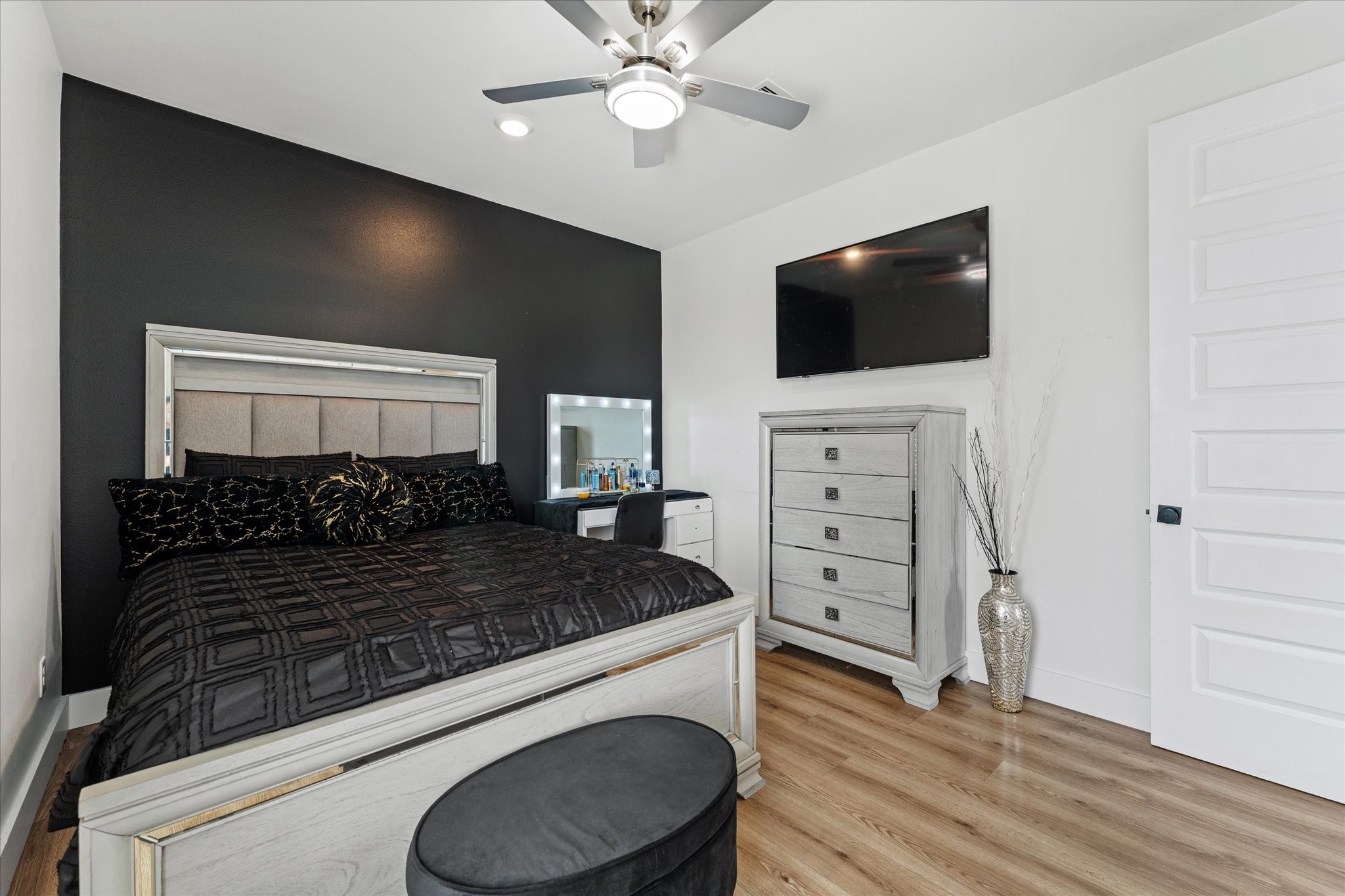 4627 County Road 63 Rosharon, TX 77583 - Photo 20 of 34 a living room with furniture and a flat screen tv