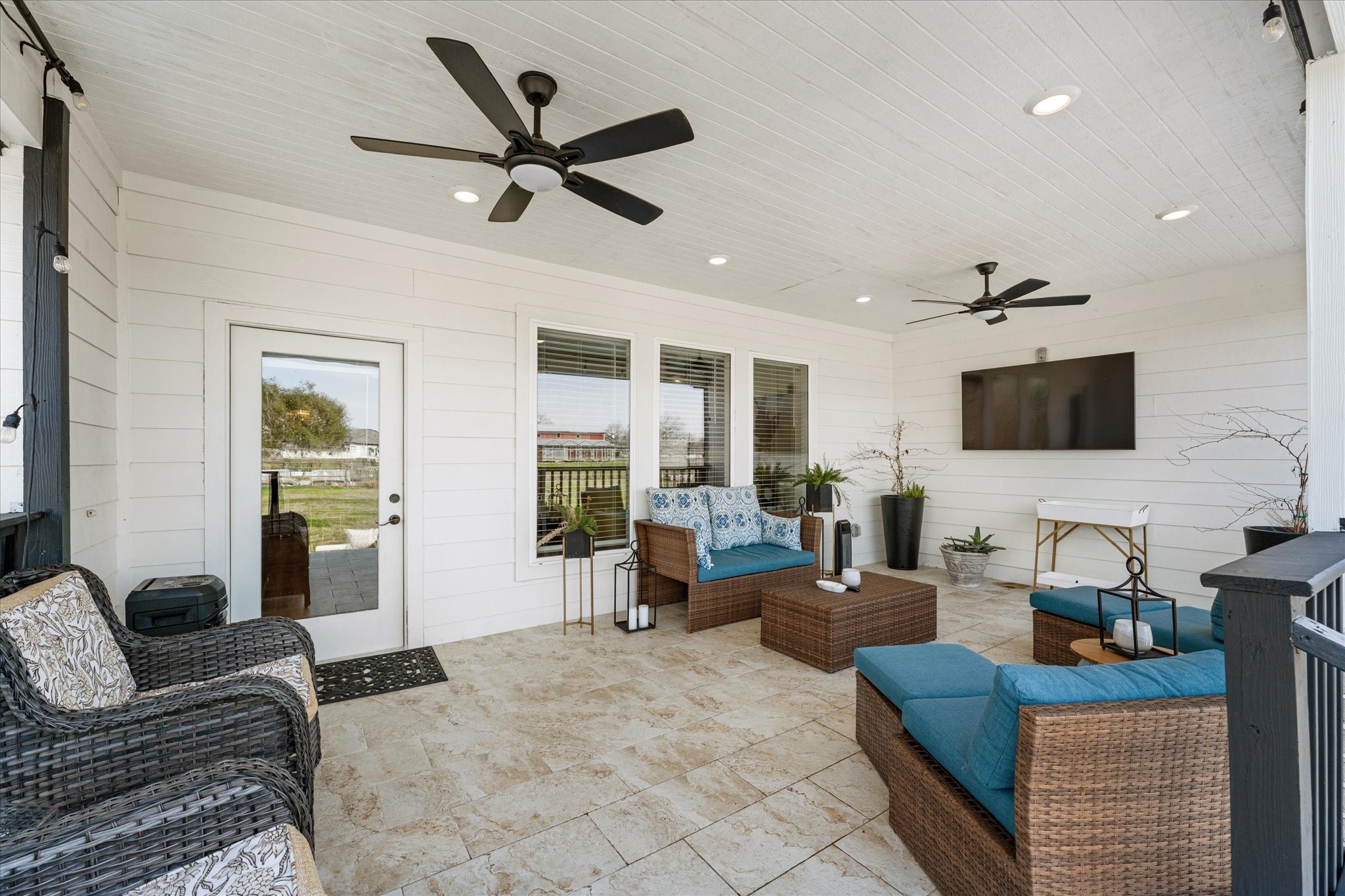 4627 County Road 63 Rosharon, TX 77583 - Photo 23 of 34 a living room with furniture and a flat screen tv