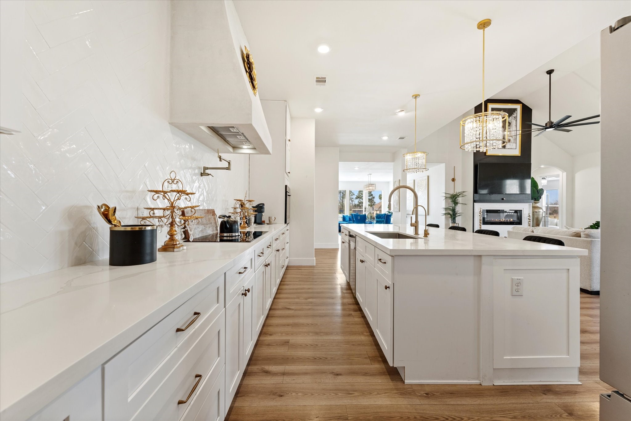 4627 County Road 63 Rosharon, TX 77583 - Photo 9 of 34 a large white kitchen with lots of counter space