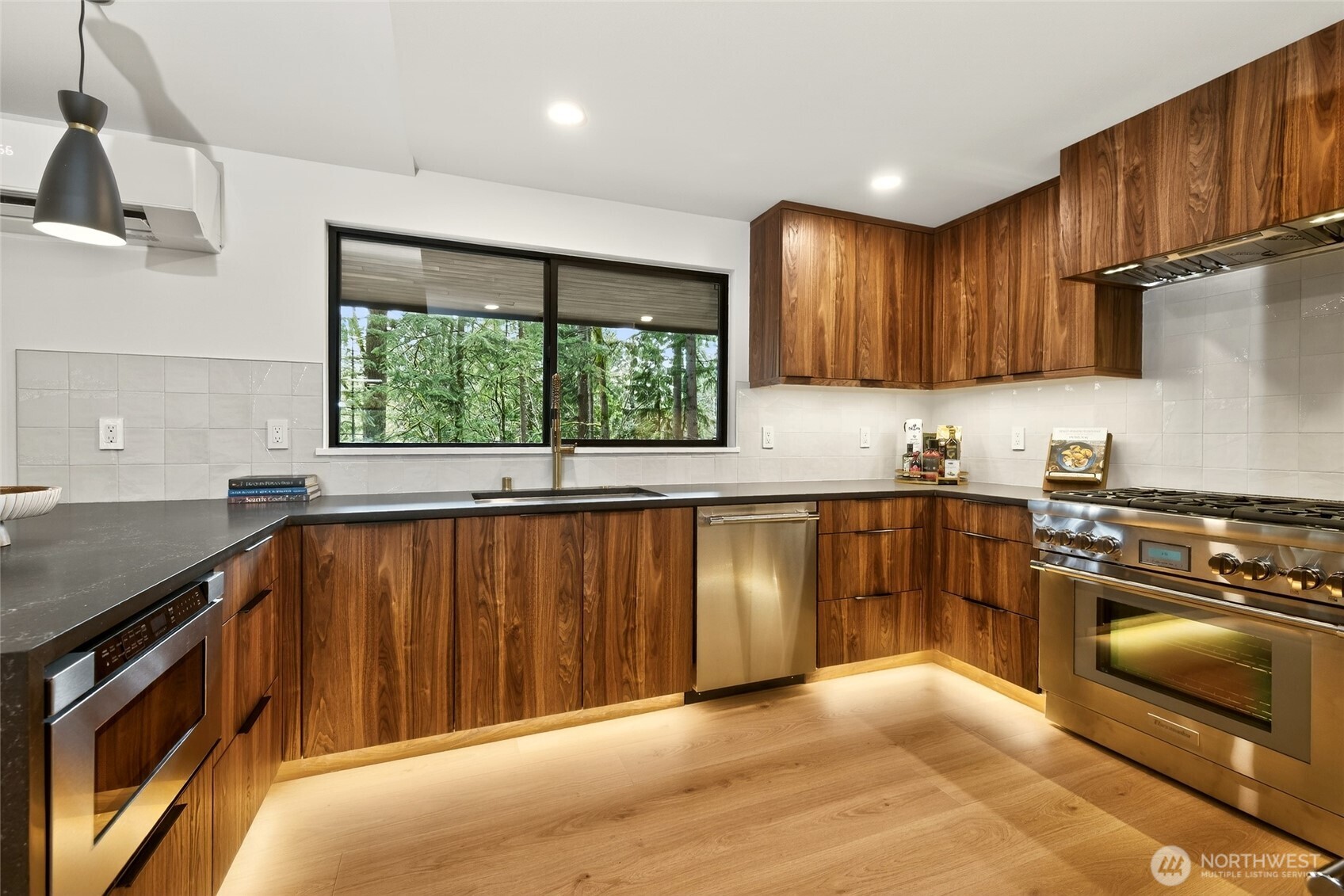 22016 Vine Road Brier, WA 98036 - Photo 11 of 40