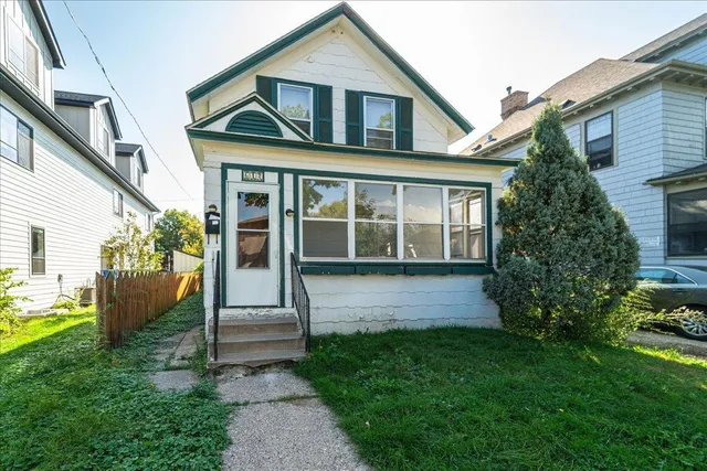 $320,000 | 612 11th Avenue Southeast, Minneapolis, MN 55414