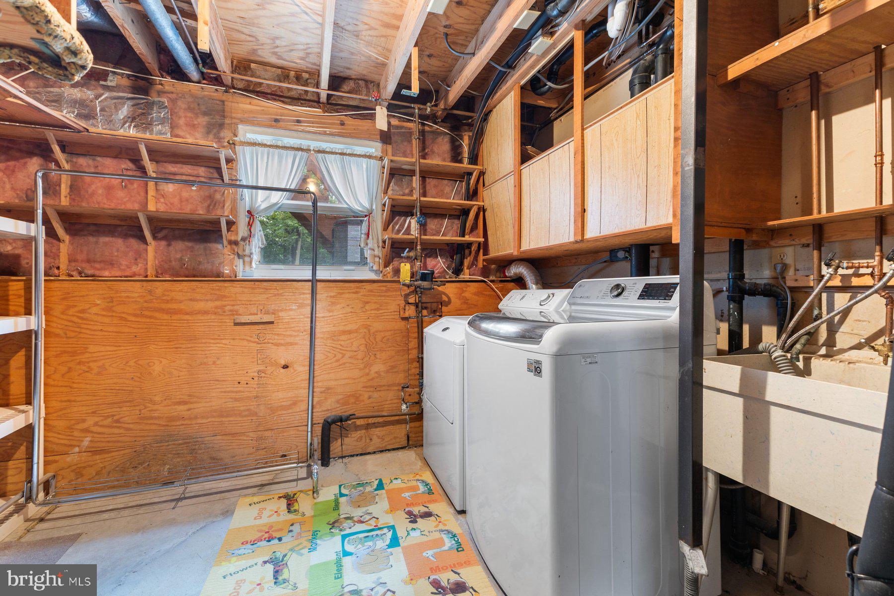 8011 Treasure Tree Court Springfield, VA 22153 - Photo 27 of 31 a utility room with dryer and washer