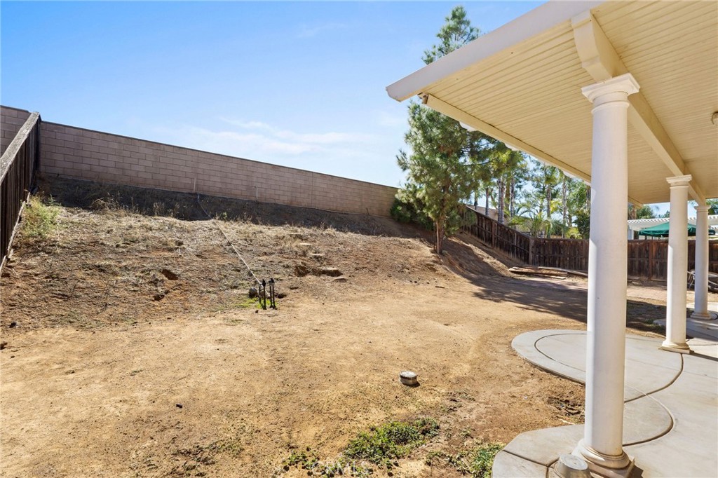 29225 Hydrangea Street Murrieta, CA 92563 - Photo 33 of 38 a view of a backyard of the house